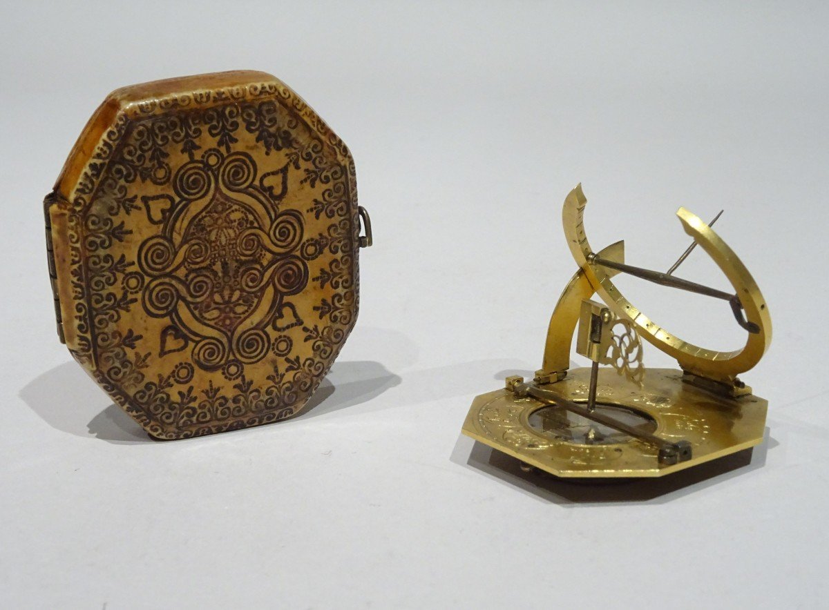 Octagonal Sundial Signed Hager In Gilted Brass Made Circa 1680 In Its Decorated Case