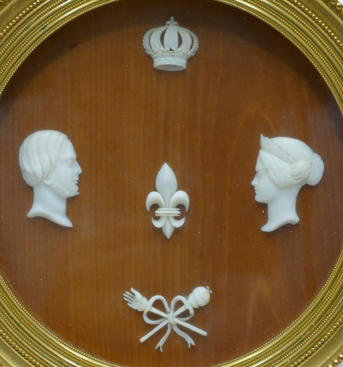 Medallion Representing The Profiles Of Antoine Philippe d'Orléans And His Wife Louise Fernande-photo-2