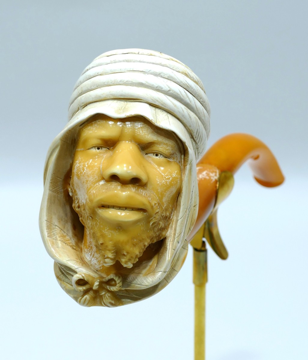 Pipe en écume de mer représentant un touareg ex collection du musée de la Seita