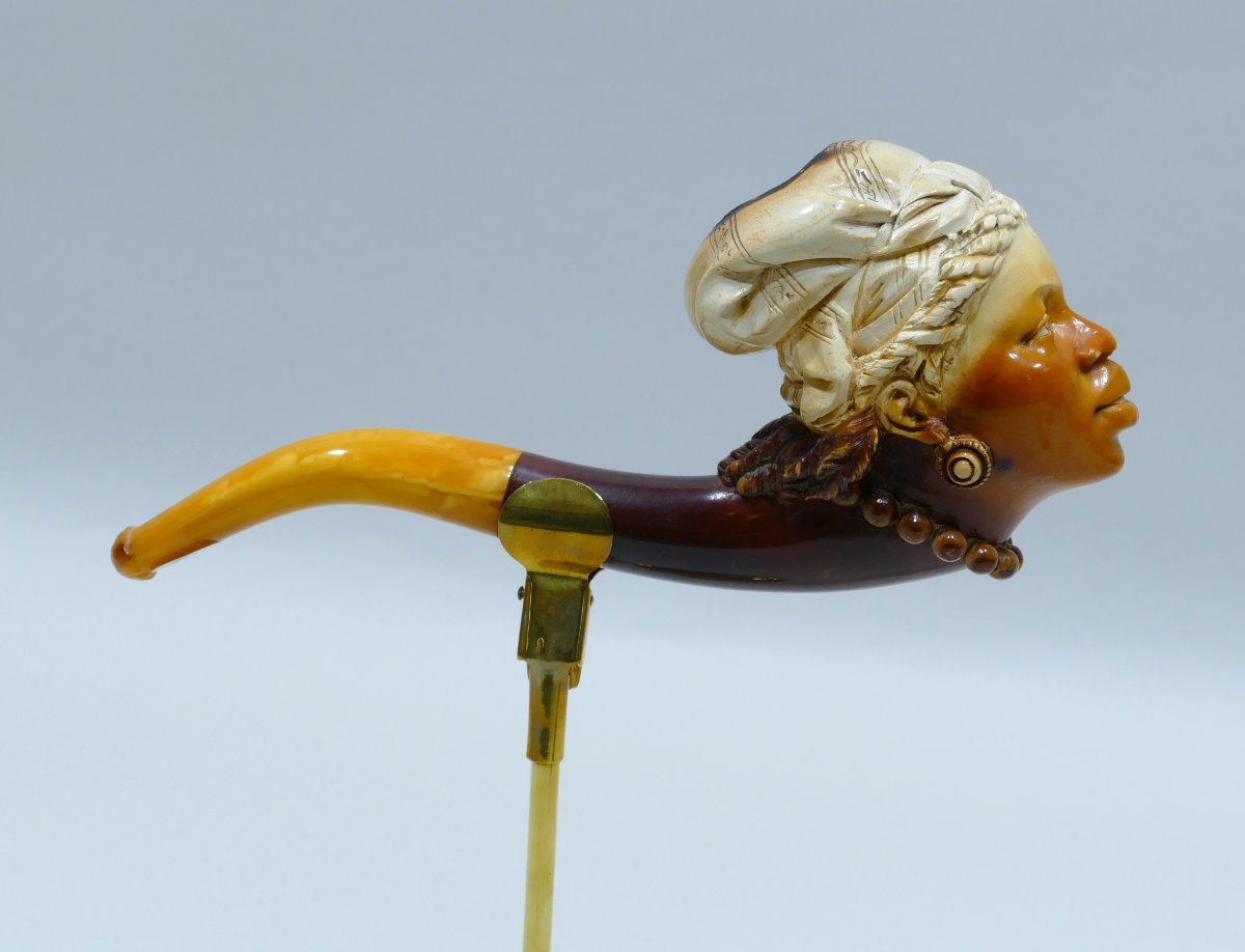 Pipe en écume de mer représentant une jolie femme africaine signée Krebs Paris-photo-1