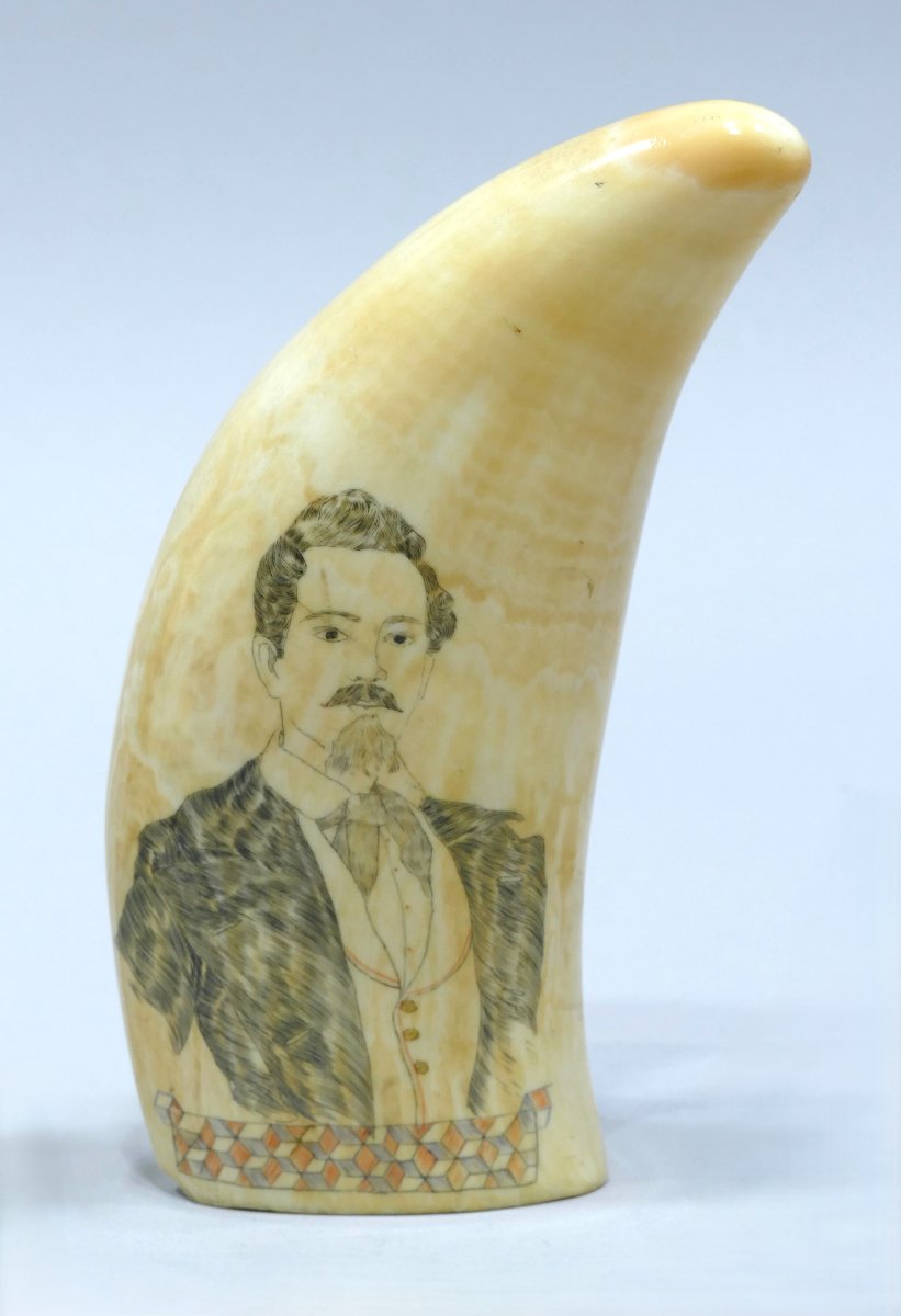 Puissante paire de dents de cachalot du 19ème siècle représentant deux couples-photo-1