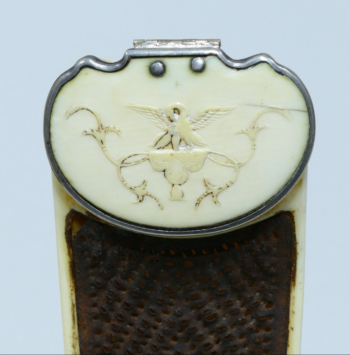 Carved Ivory Tobacco Rasp Representing Jupiter Coming From The Former Alaret Collection-photo-1