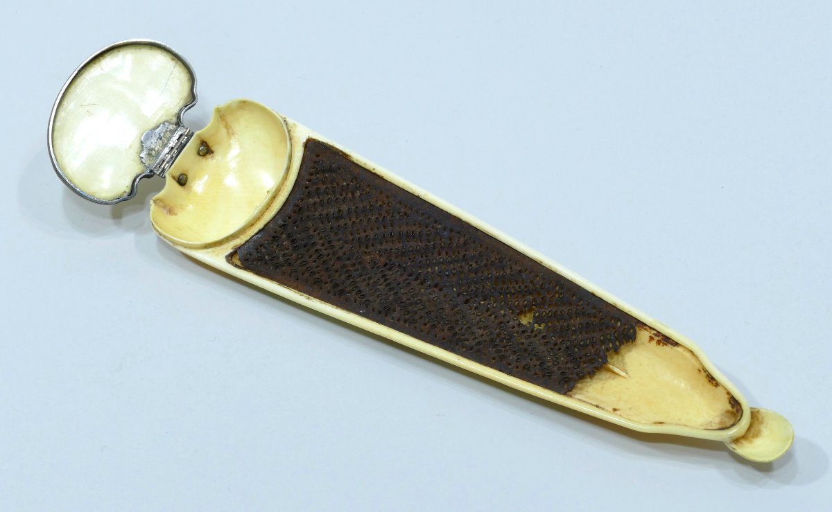 Carved Ivory Tobacco Rasp Representing Jupiter Coming From The Former Alaret Collection-photo-5