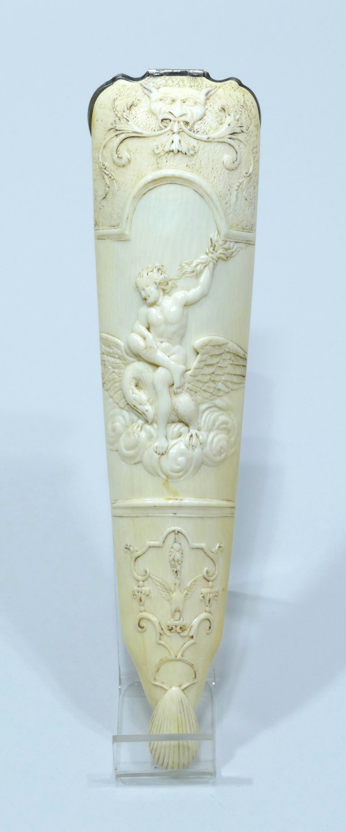 Carved Ivory Tobacco Rasp Representing Jupiter Coming From The Former Alaret Collection
