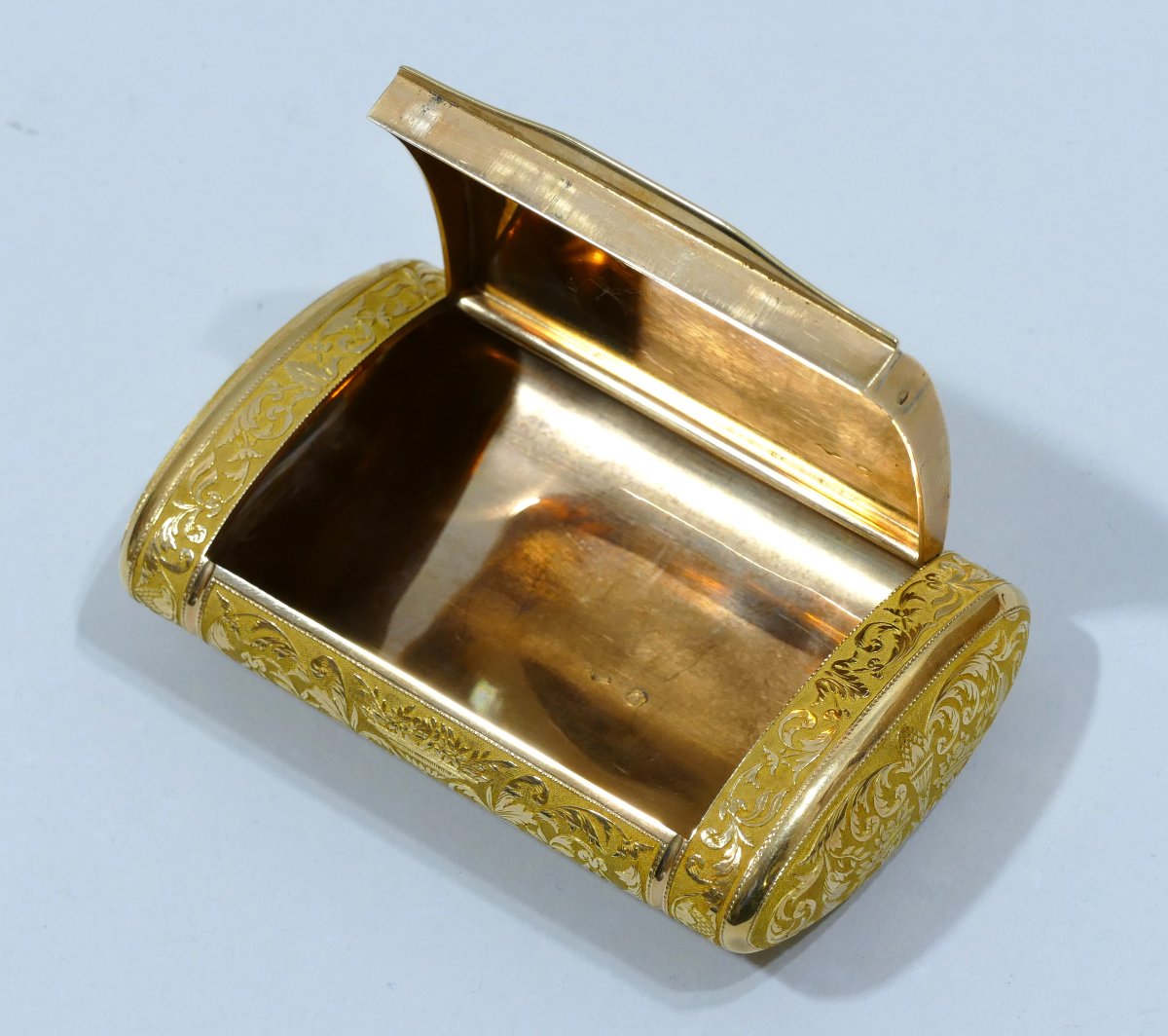 Boite en or de section ovale datable entre 1819 et 1838-photo-4