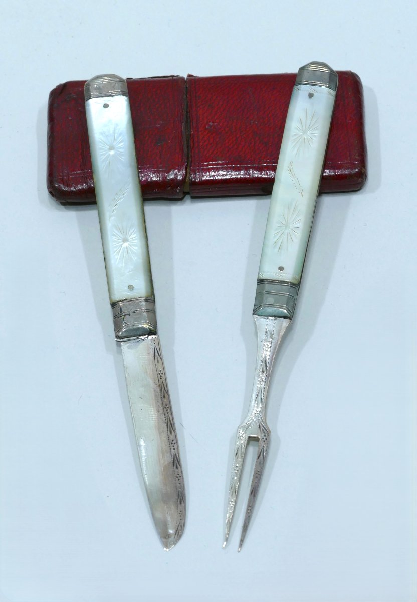 A Red Morocco Leather Picnic Set Of English Origin, Dating From Between 1795 And 1805-photo-2