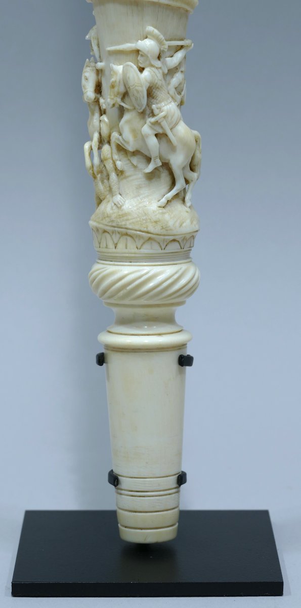 Tuyau de pipe en ivoire du 19ème siècle sculpté de scènes de combats-photo-2