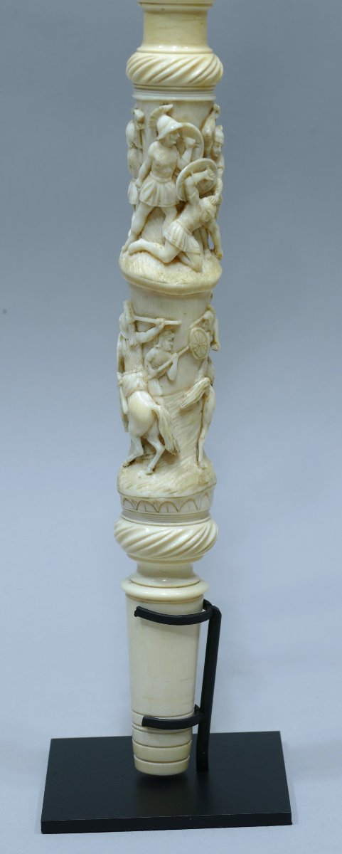 Tuyau de pipe en ivoire du 19ème siècle sculpté de scènes de combats-photo-7