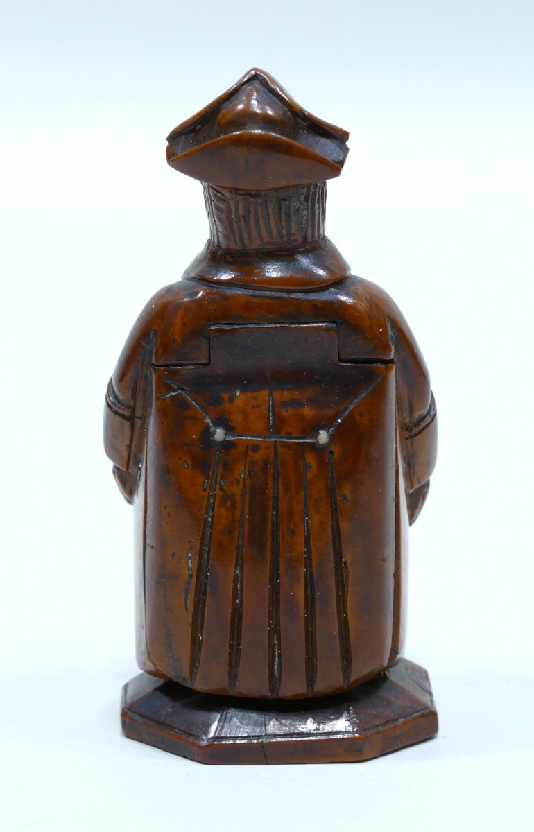 Corozo Snuffbox With A Neuburger & Cie. Paris Watch Embedded In A Gentleman Figure-photo-1