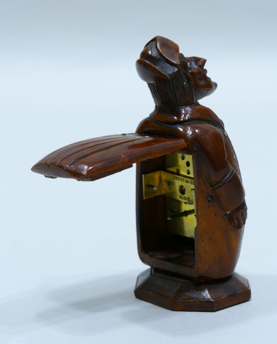 Corozo Snuffbox With A Neuburger & Cie. Paris Watch Embedded In A Gentleman Figure-photo-4