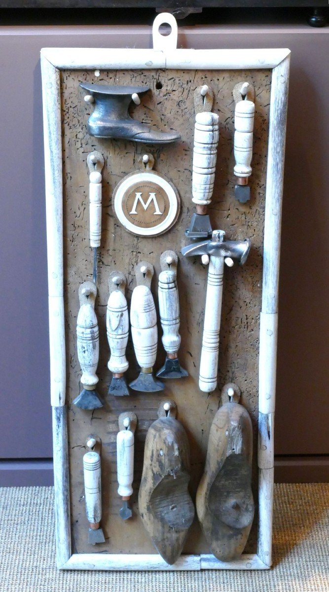 Cobbler Tool Panel In Whalebone