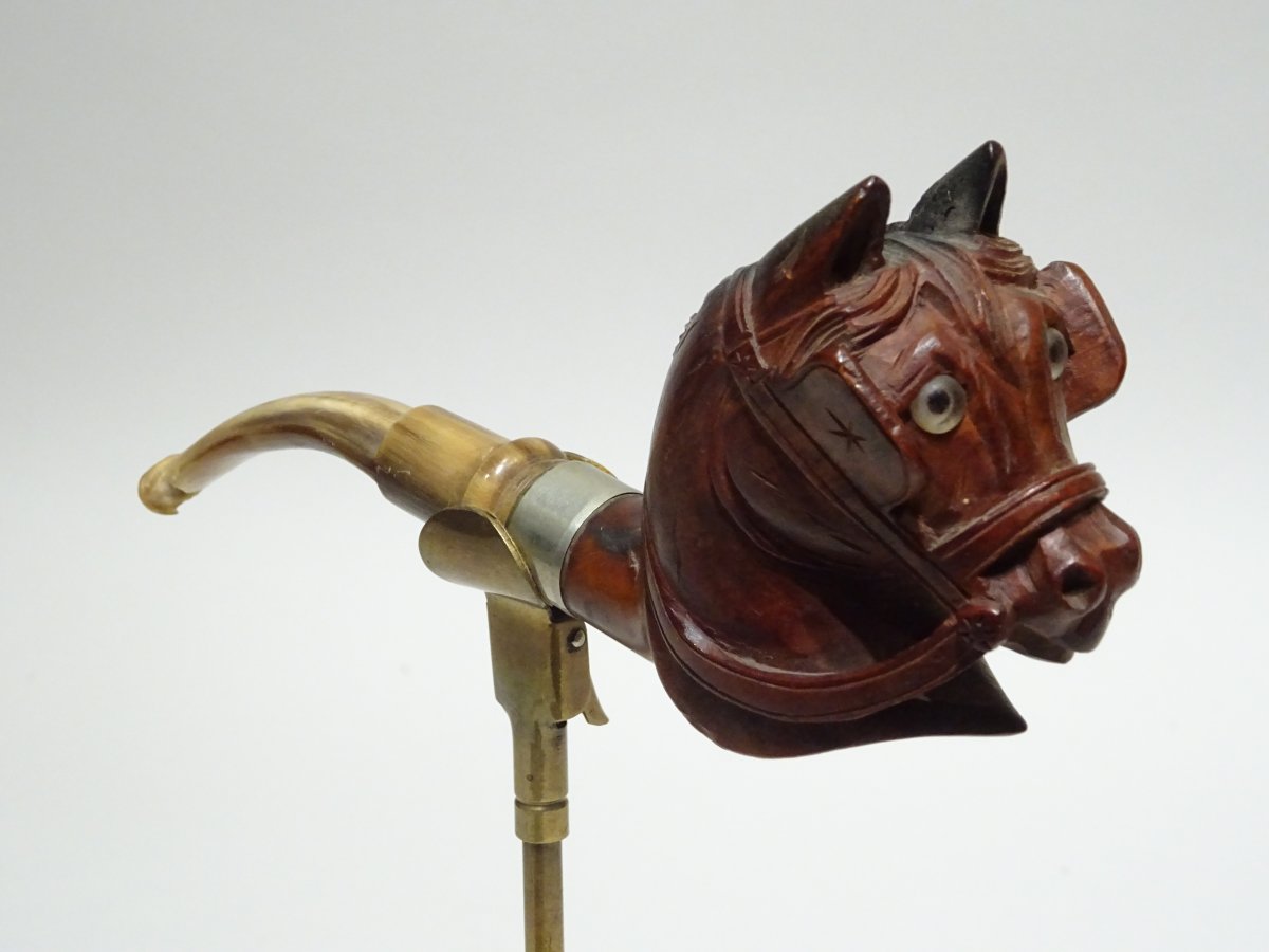 Pipe In Briar Representing A Horse With Its Blinders