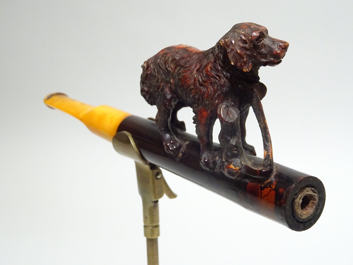 Pipe In Briar And Amber Representing A Dog-photo-1