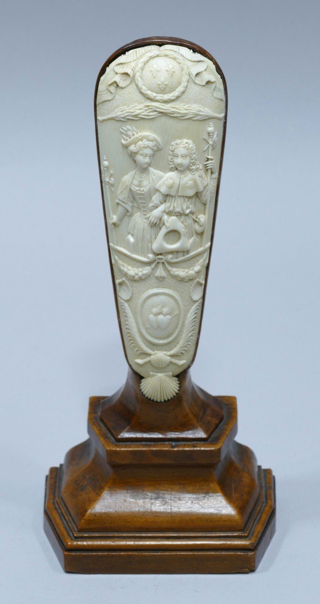 Wedding Ivory Tobacco Rasp Mounted On A Wooden Base Made Circa 1720/1730