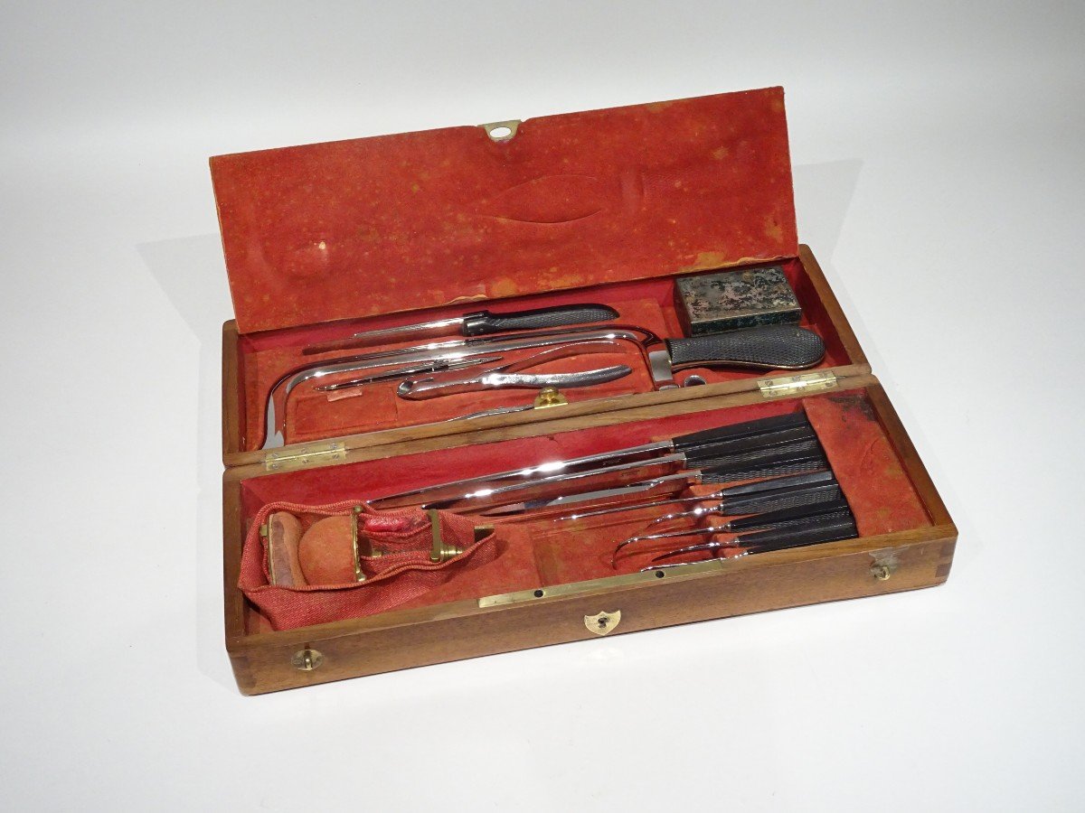 Surgeon's Box Signed Charrière In Paris Datable Around 1840