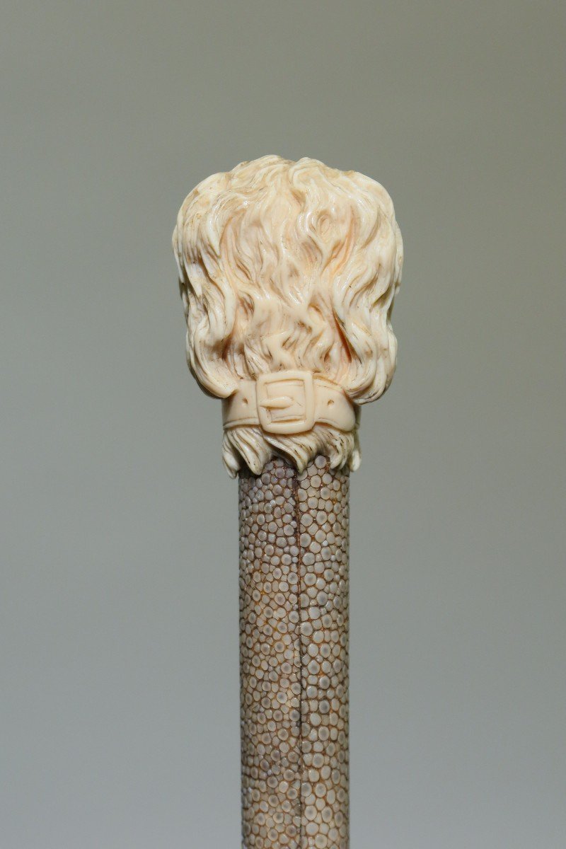 Ivory And Green Shagreen Whip With Dog Head Decor-photo-3