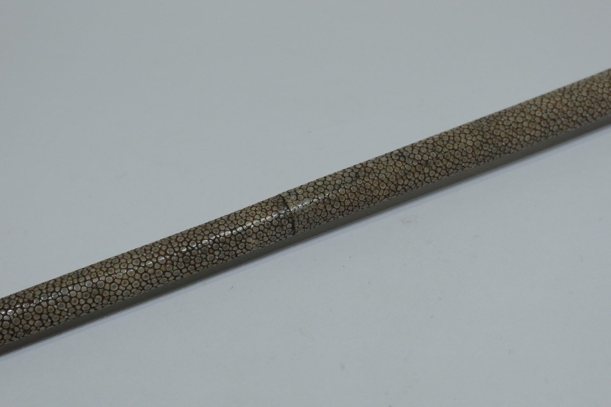 Ivory And Green Shagreen Whip With Dog Head Decor-photo-1