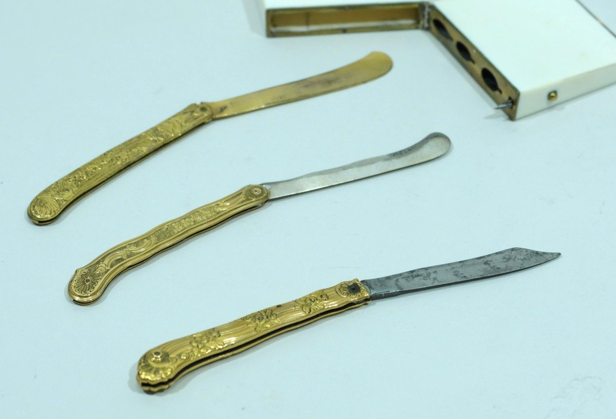 Nécessaire pour trois couteaux en or, écaille et ivoire datable du 18ème siècle-photo-2