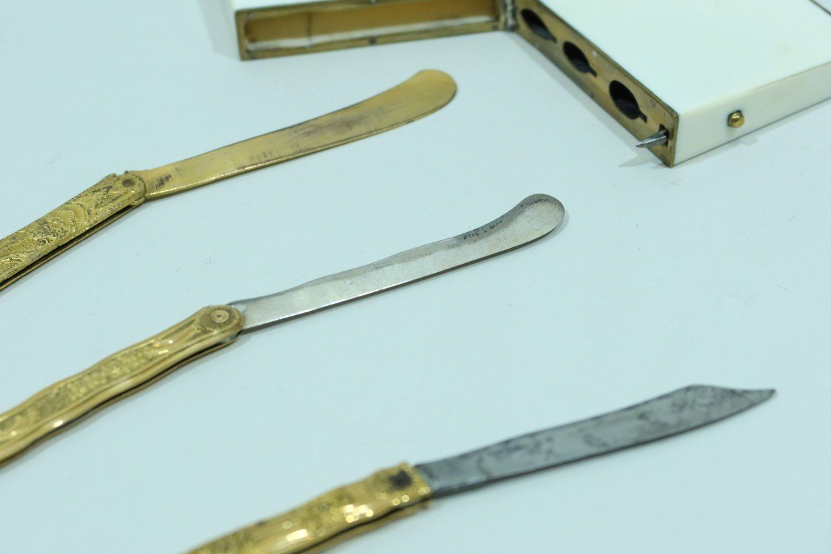 Nécessaire pour trois couteaux en or, écaille et ivoire datable du 18ème siècle-photo-3