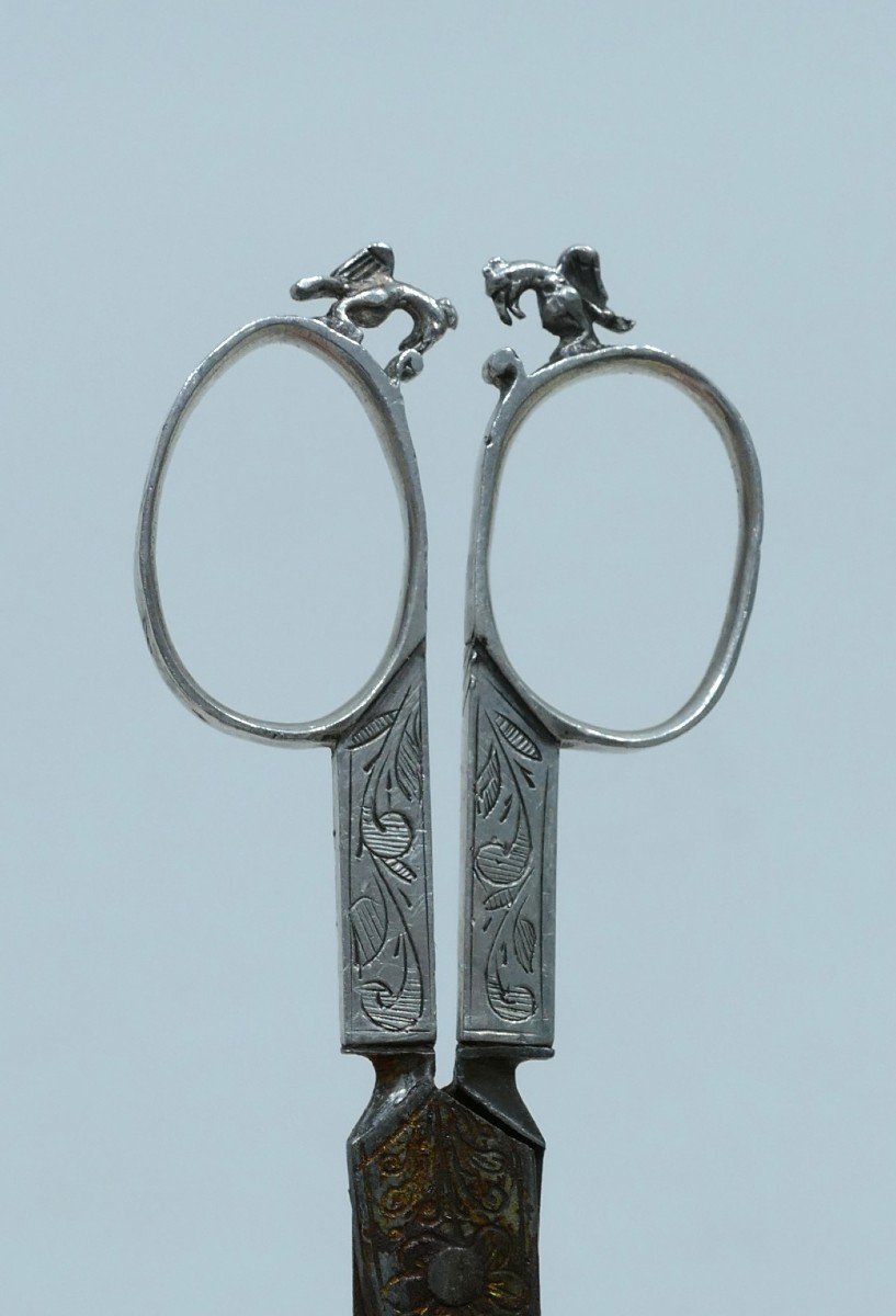 Paire De Ciseaux En Argent Ajouré Et Ciselé Datable Vers 1600/1620-photo-3