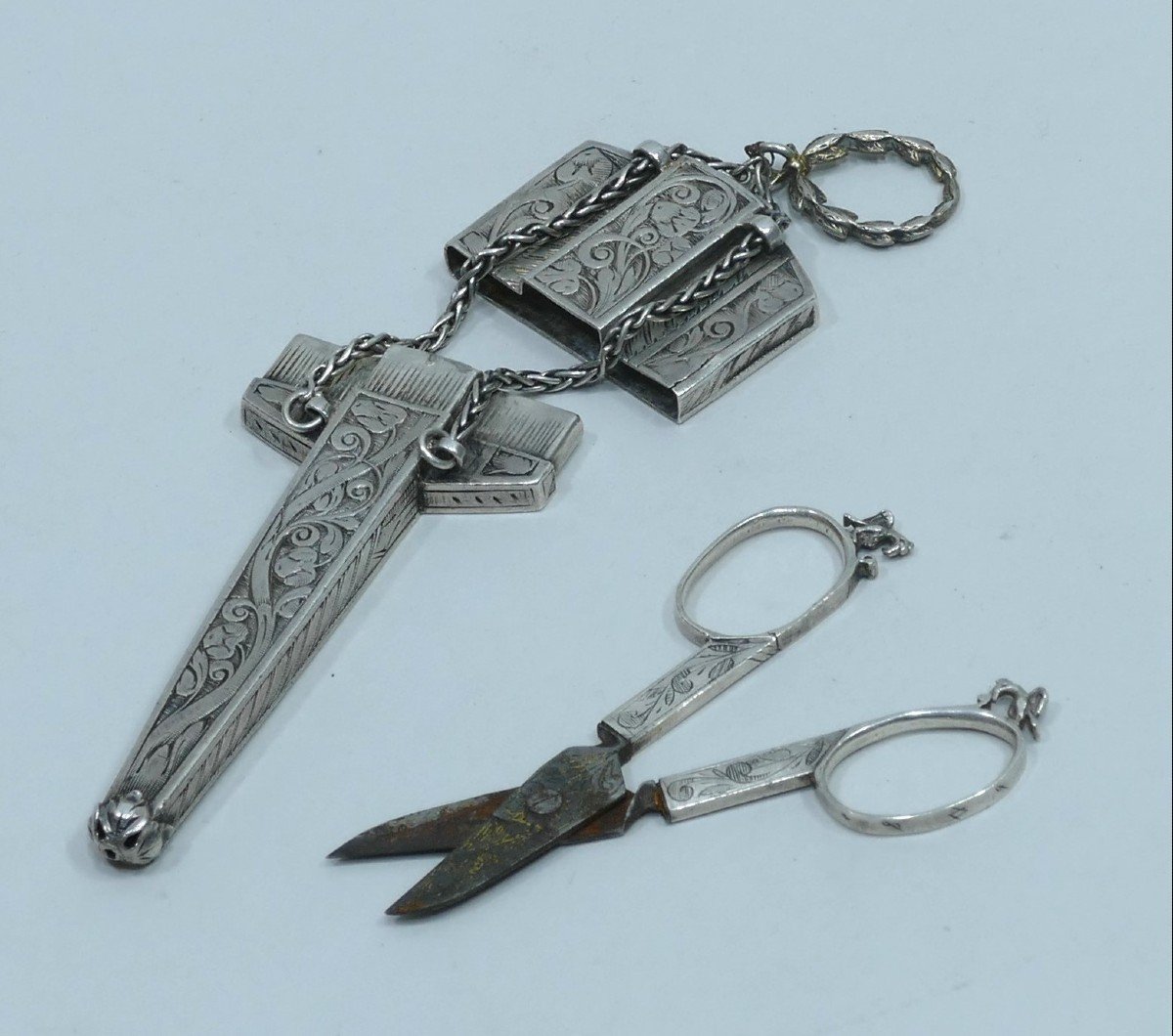 Paire De Ciseaux En Argent Ajouré Et Ciselé Datable Vers 1600/1620