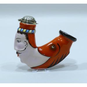 Pipe En Porcelaine Polychrome Du Début Du 20ème Siècle Représentant Jonas Et La Baleine