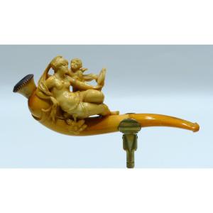 Meerschaum Cigarette Holder Representing Venus And Her Son Cupid
