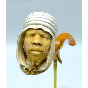 Pipe en écume de mer représentant un touareg ex collection du musée de la Seita
