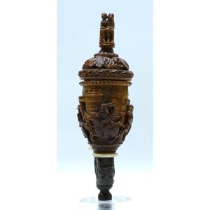 Fourneau de pipe en bois du 19ème siècle richement sculpté de personnages et de scènes