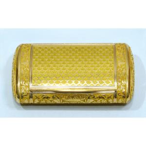 Boite en or de section ovale datable entre 1819 et 1838