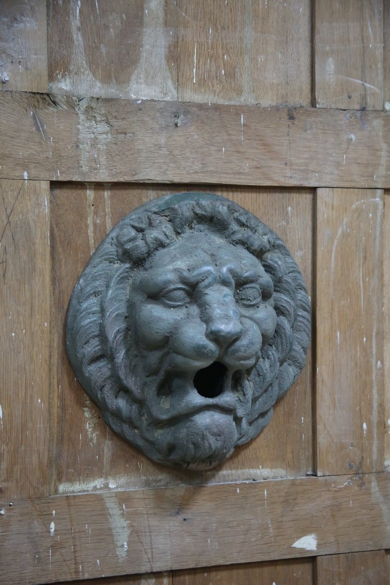 Bouche de fontaine, mascaron à tête de lion en fonte, XXème siècle-photo-2