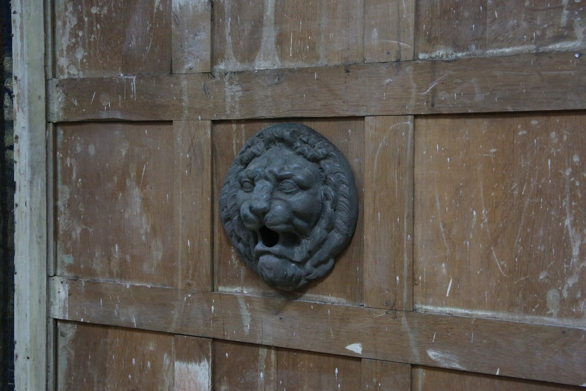 Bouche de fontaine, mascaron à tête de lion en fonte, XXème siècle