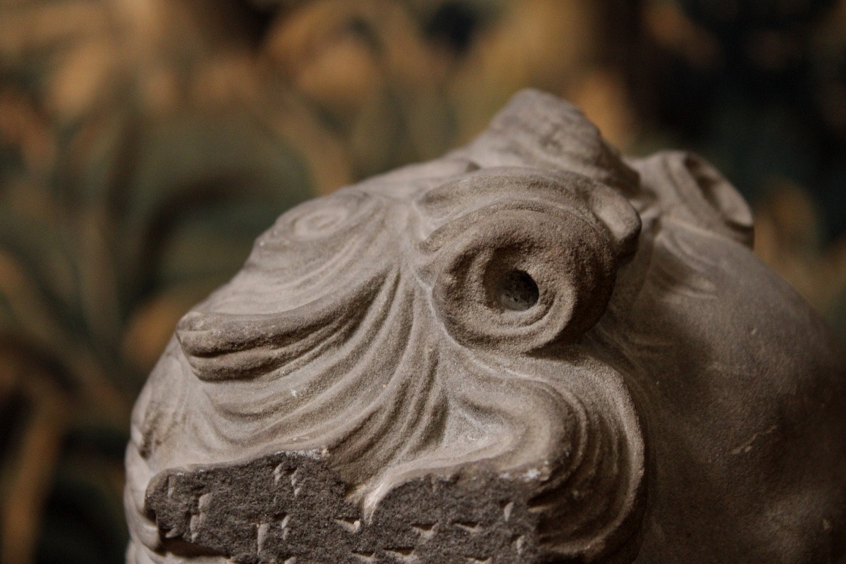 Sculpture en grès gris représentant le visage d'un enfant, Pays-Bas, début du XVIIIème siècle.-photo-1