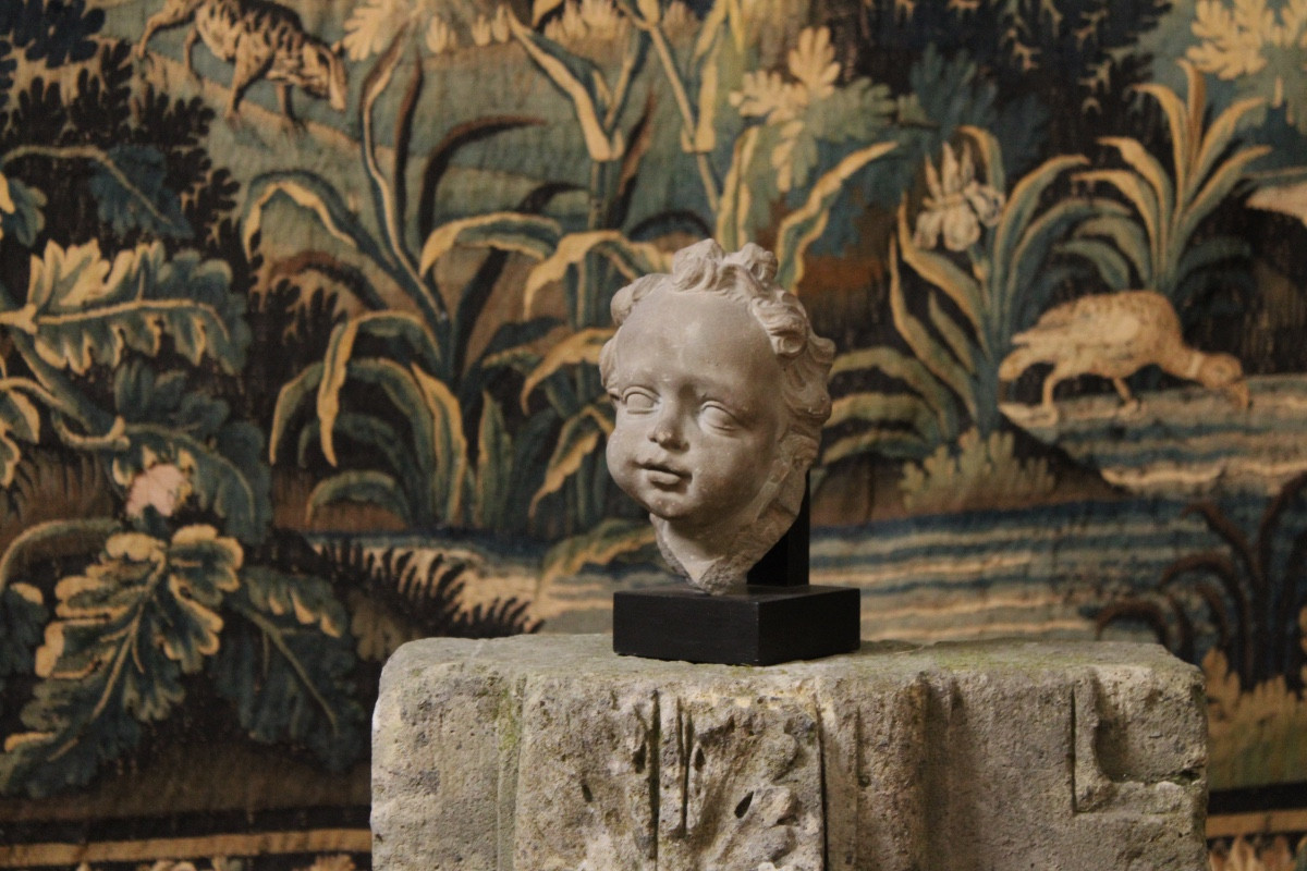 Sculpture en grès gris représentant le visage d'un enfant, Pays-Bas, début du XVIIIème siècle.