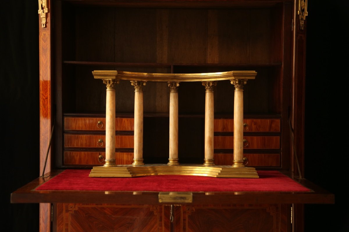 Colonnade en bronze doré et onyx.
