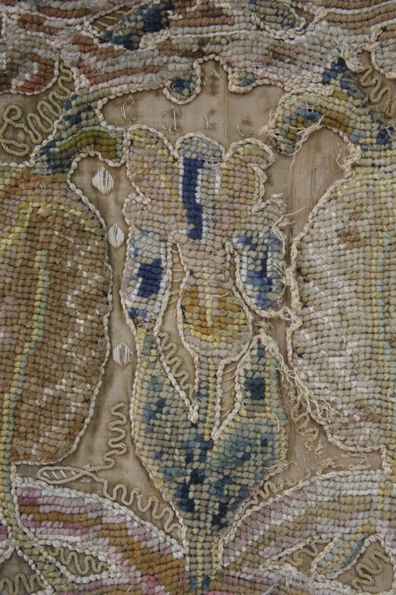  Lés textiles tapisserie et broderies sur velours de soie, XVIIIè-photo-1