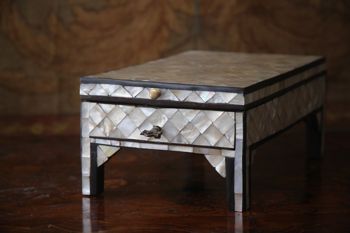 - Coffret de toilette en marqueterie de nacre et filet d’ébène, travail Ottoman du XIXème -photo-3