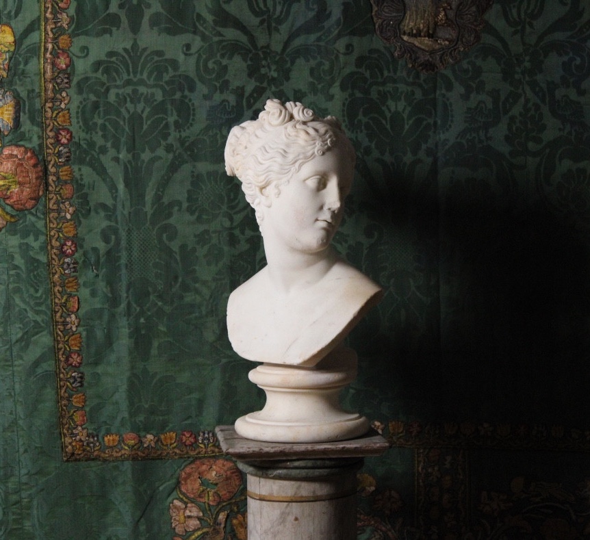 Vénus italique, Buste en marbre d’après Canova, vers 1850.
