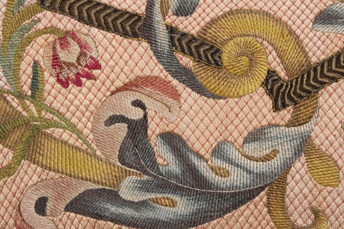 Panneau à broderies de soie, fin XIXe -photo-2