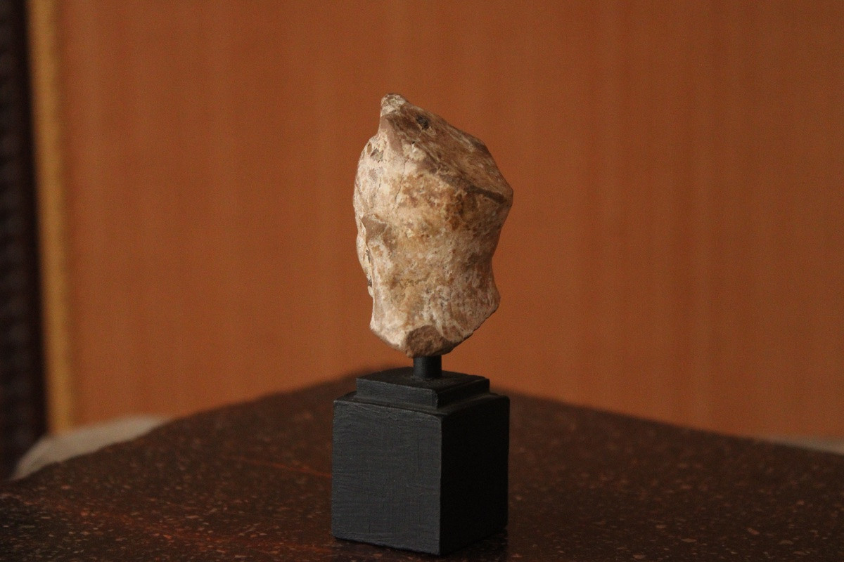 Tête féminine antique en terre cuite, période hellénistique-photo-2