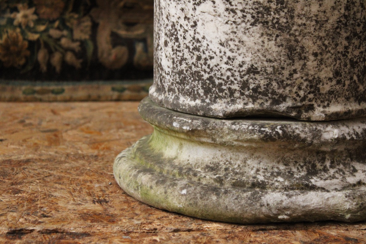 Fragment de colonne en marbre blanc.-photo-2