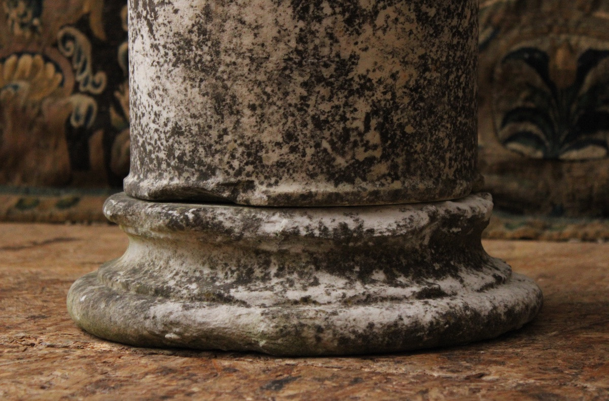 Fragment de colonne en marbre blanc.-photo-4