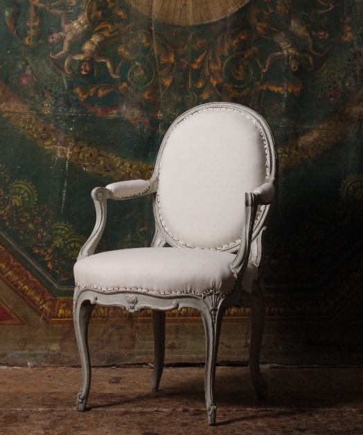 Fauteuil en hêtre sculpté et peint, estampillé Tilliard, XVIIIe s vers 1770