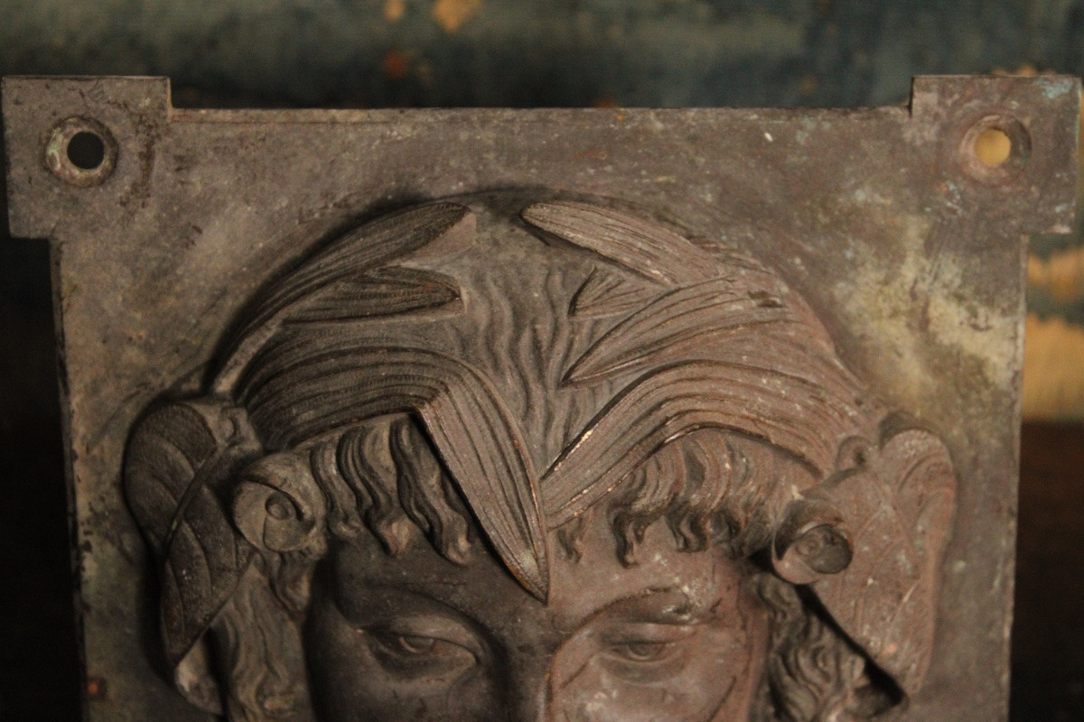 Bouche de fontaine en bronze, mascaron XIXe s-photo-1