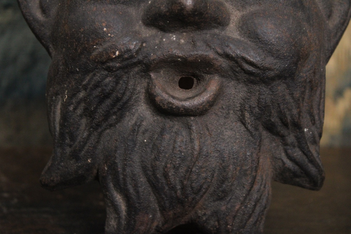 Bouche de fontaine, mascaron de faune en fonte XXe s-photo-4
