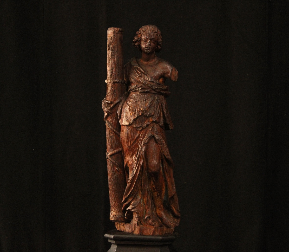  Sculpture en bois Ange portant la colonne de la Passion, XVIe s