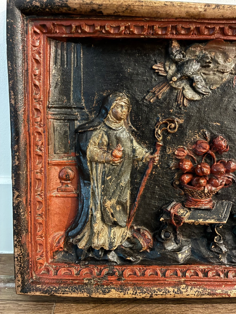 Cadre en bois sculpté polychromé, "L'éducation de la Vierge par Sainte-Anne", XVIIIe s-photo-2