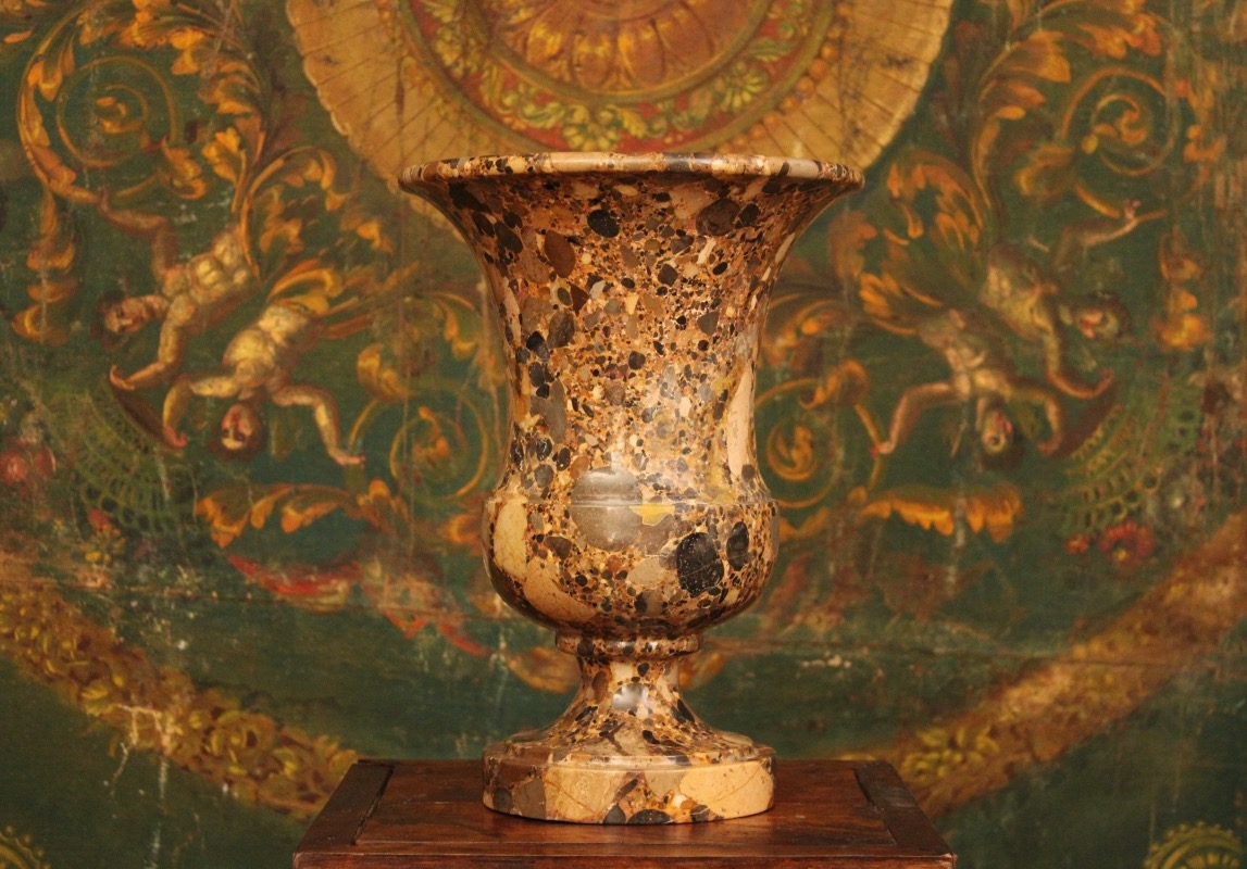 Vase Médicis en marbre brèche d’Alep, XIXeme