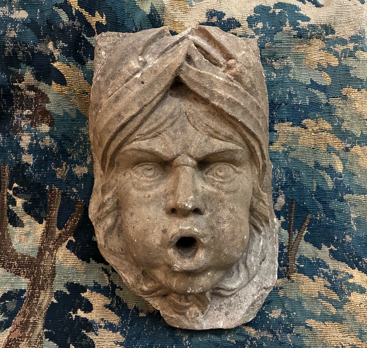 Bouche de fontaine / mascaron en pierre calcaire, XVIIIe siècle-photo-3