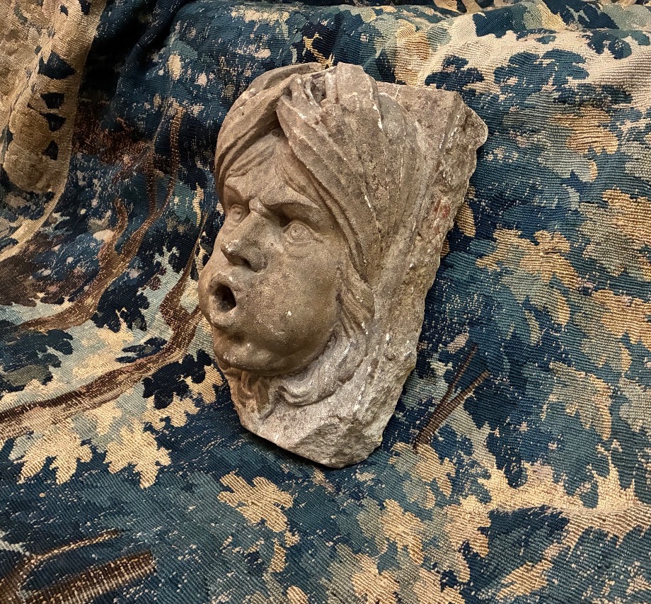 Bouche de fontaine / mascaron en pierre calcaire, XVIIIe siècle-photo-2